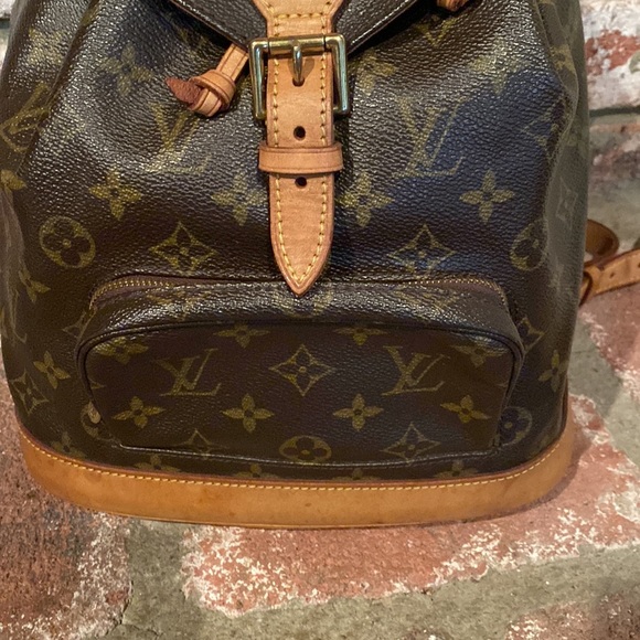 Louis Vuitton Monogram Montsouris MM Backpack - Picture 3 of 14